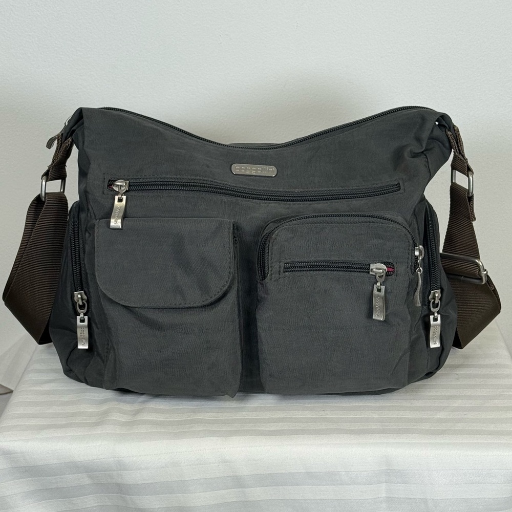 Baggallini ‘Everywhere’ Bag Charcoal Gray Bright Pink Lining Adjustable Strap - Picture 5 of 16